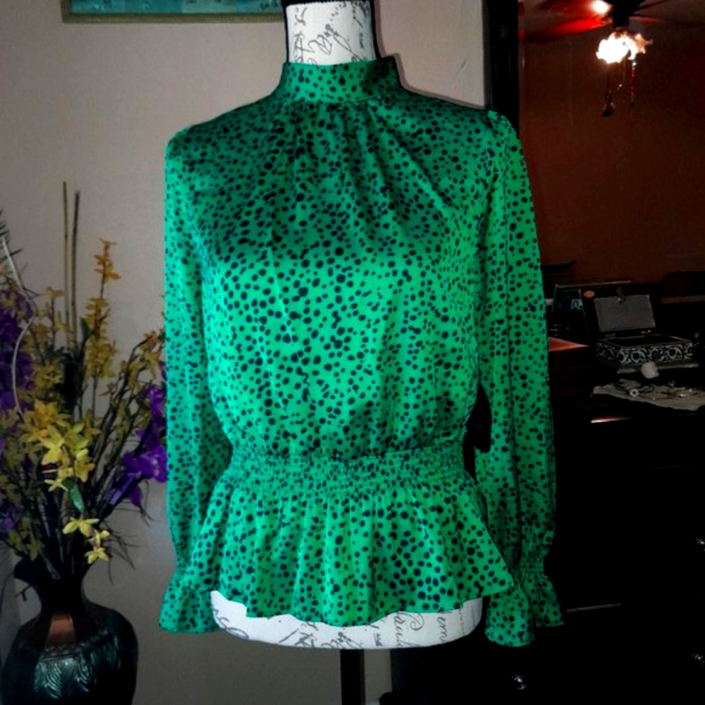 NWT Scoop NYC Vibrant Green Feminine Peplum Polkadot Ruffle Keyhole Blouse - Picture 1 of 12